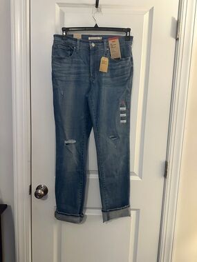 Levi's Women's Light Blue Straight-Leg Jeans with Knee Distressing High waisted